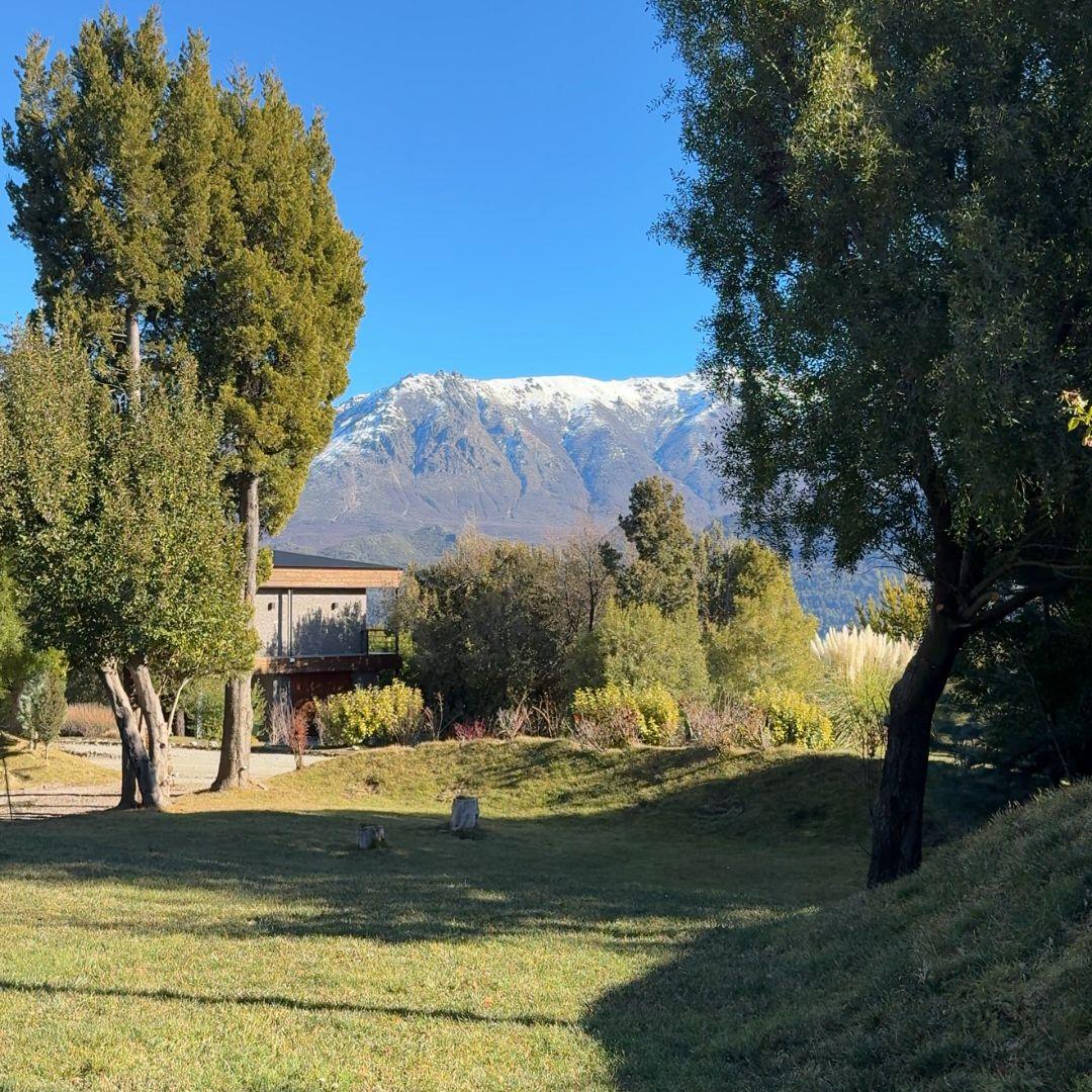 Majestuosidad en Arelauquen Una Obra Maestra de Diseño