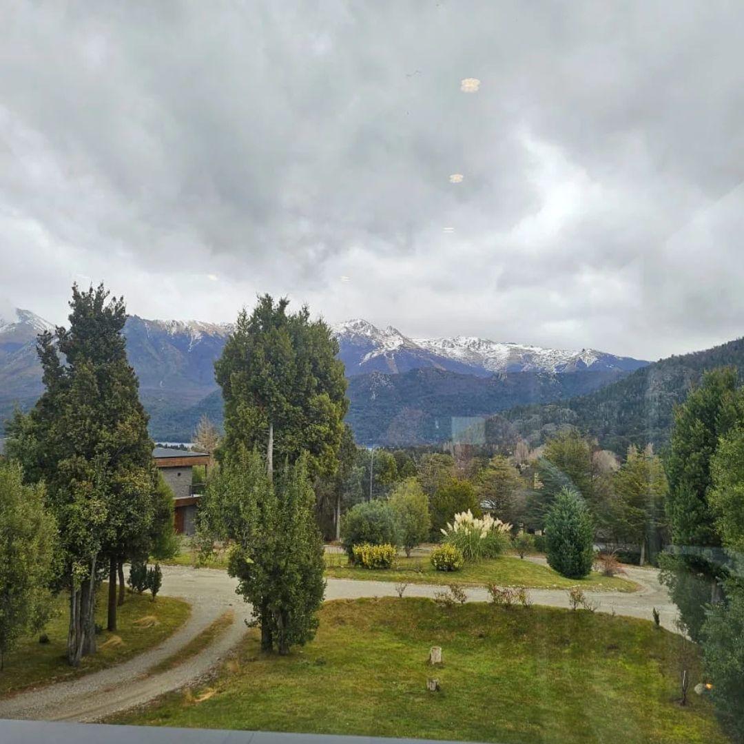 Majestuosidad en Arelauquen Una Obra Maestra de Diseño