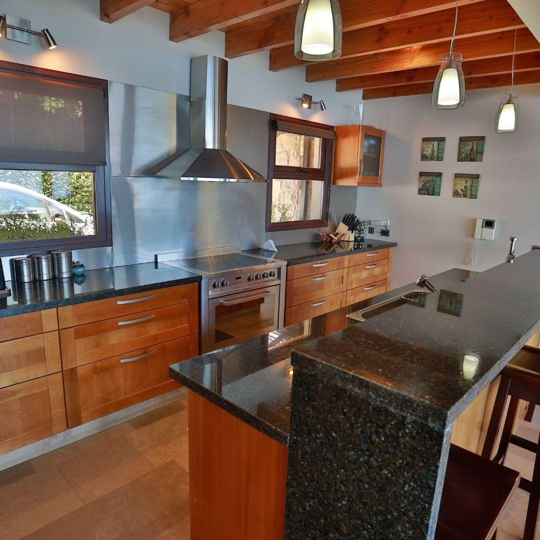 Residencia con Costa de Lago playa y Playroom Circuito Chico