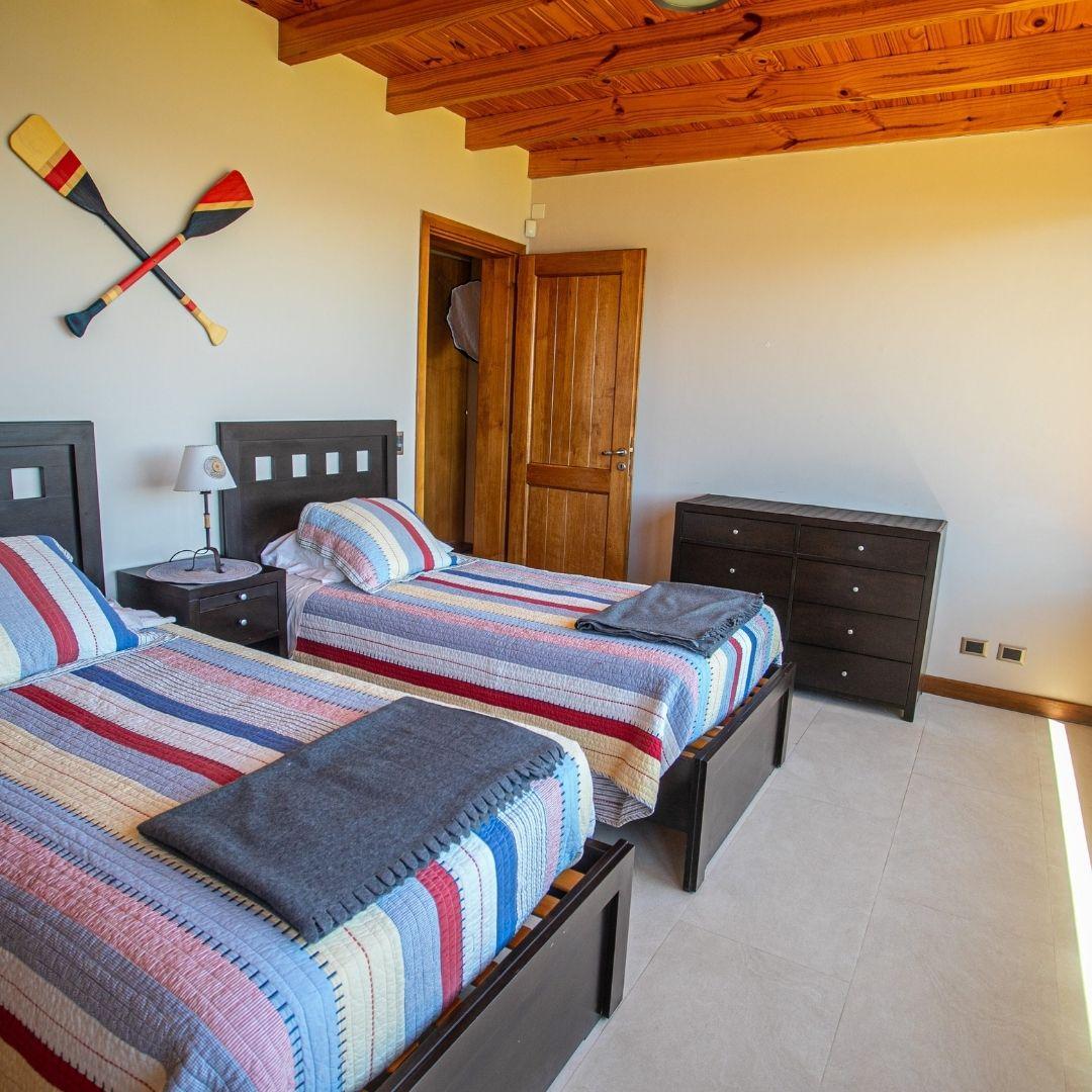 Residencia con Costa de Lago playa y Playroom Circuito Chico