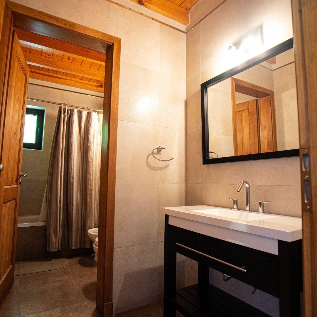 Residencia con Costa de Lago playa y Playroom Circuito Chico