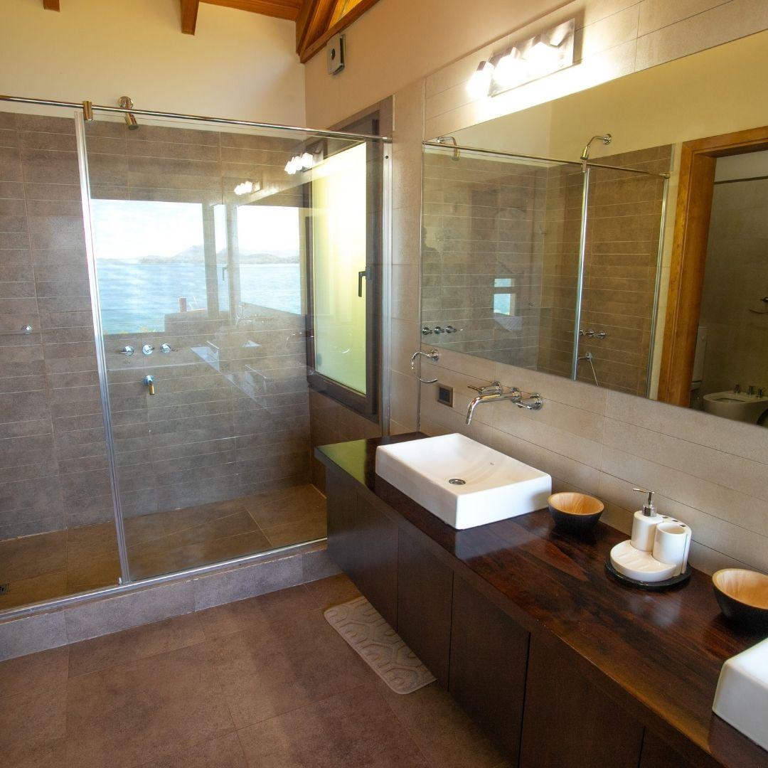 Residencia con Costa de Lago playa y Playroom Circuito Chico