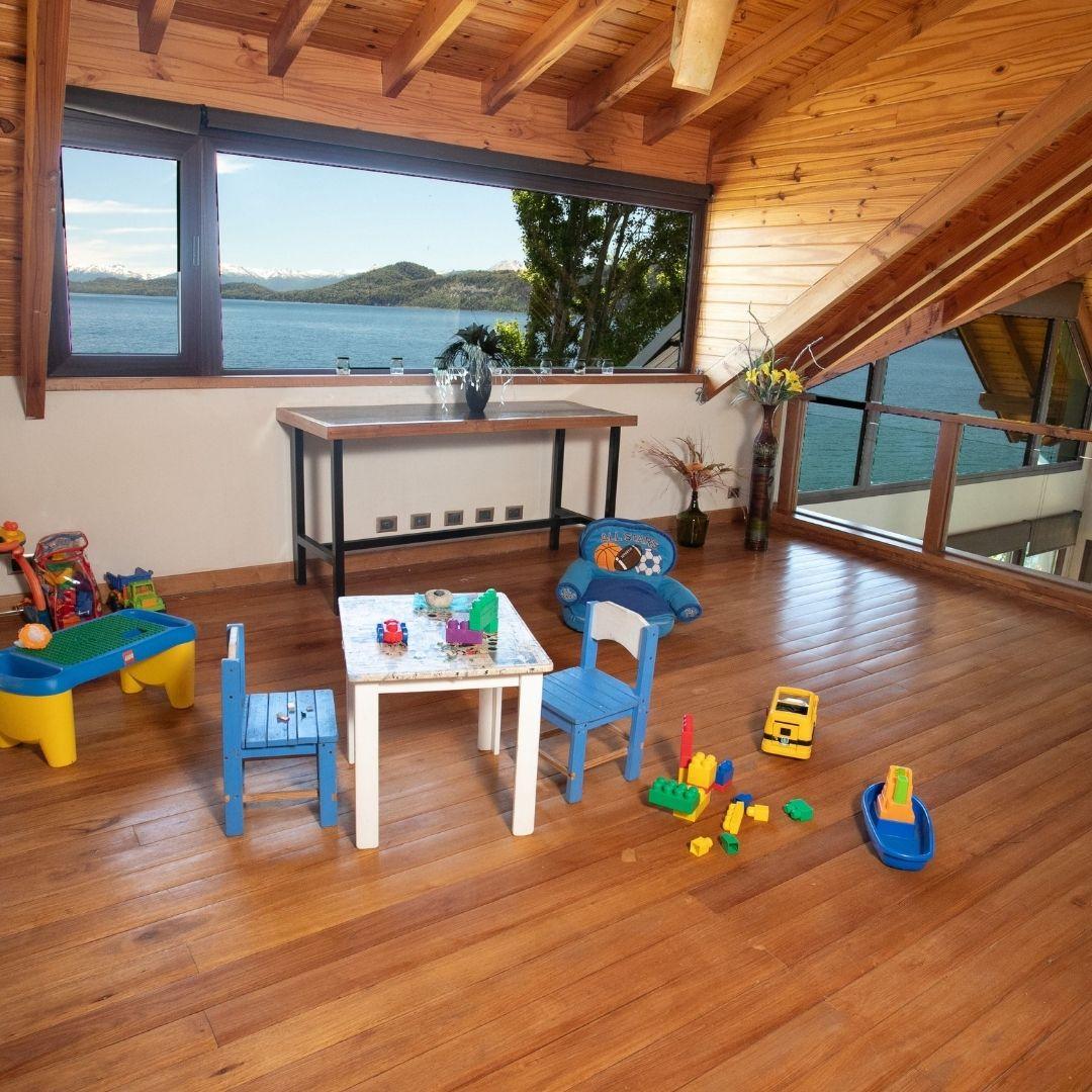 Residencia con Costa de Lago playa y Playroom Circuito Chico