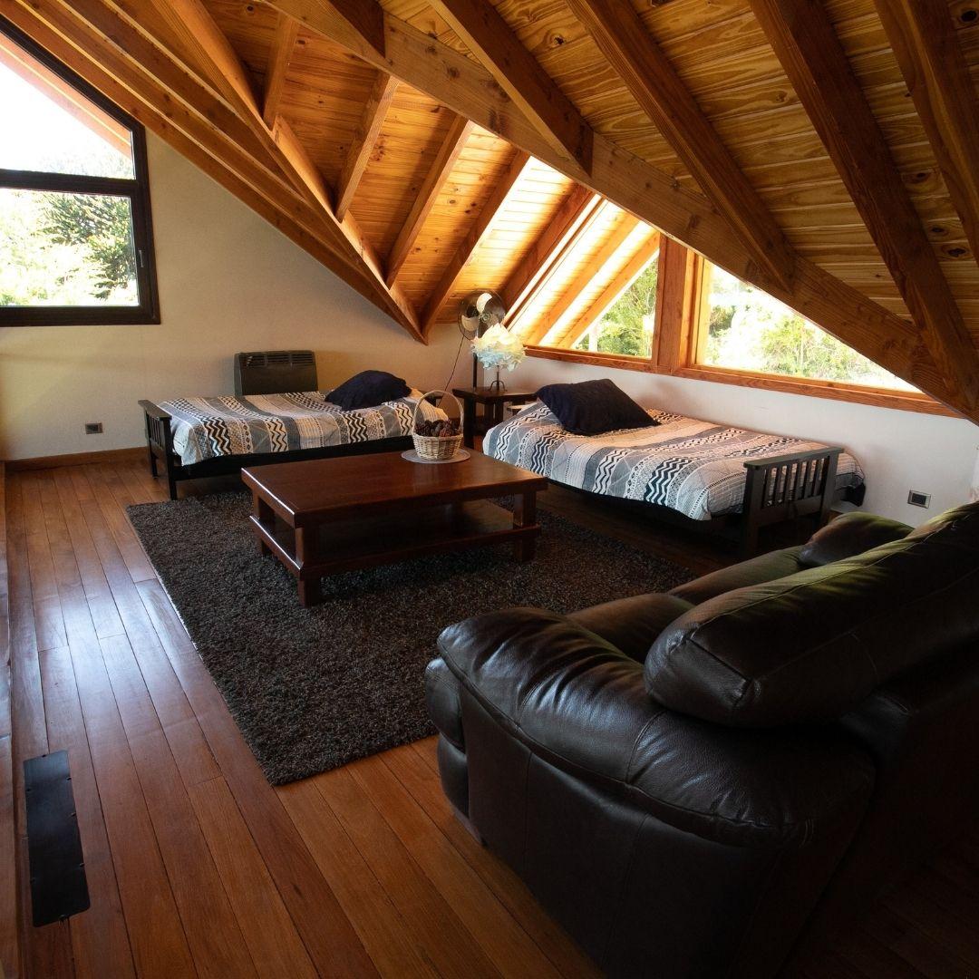Residencia con Costa de Lago playa y Playroom Circuito Chico