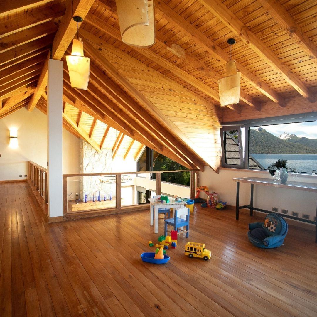Residencia con Costa de Lago playa y Playroom Circuito Chico
