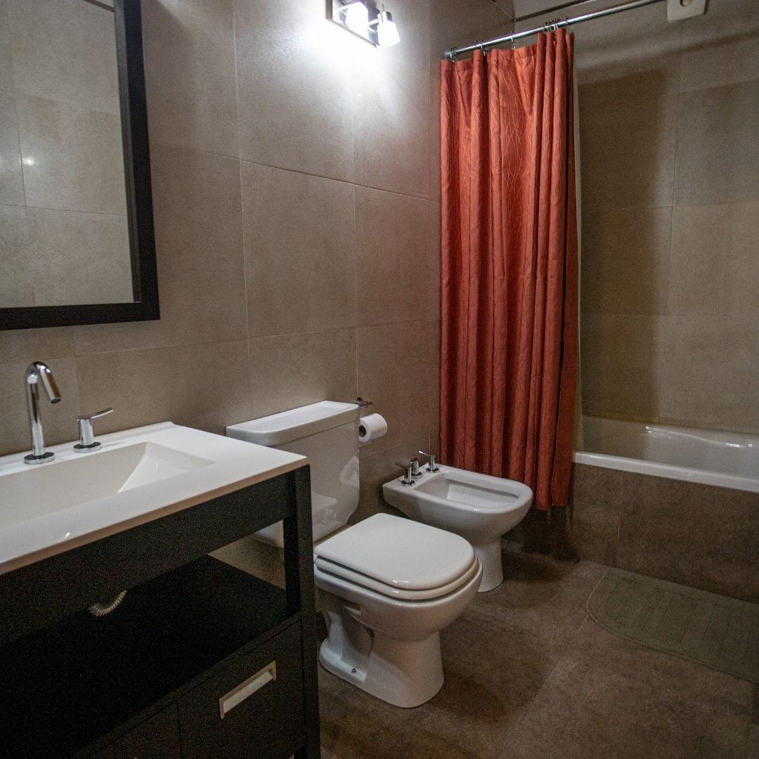 Residencia con Costa de Lago playa y Playroom Circuito Chico