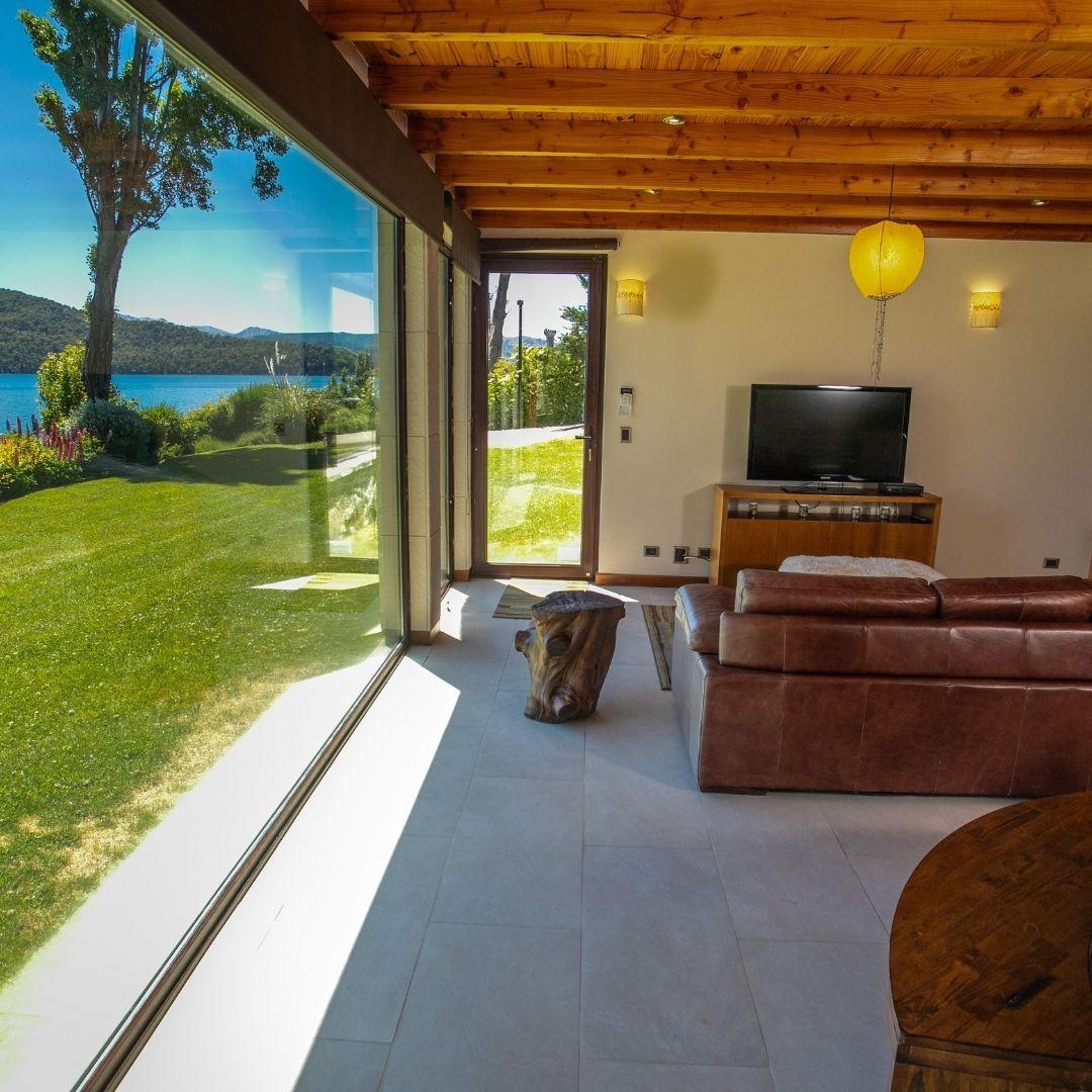 Residencia con Costa de Lago playa y Playroom Circuito Chico