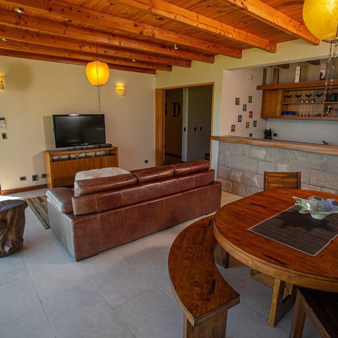 Residencia con Costa de Lago playa y Playroom Circuito Chico