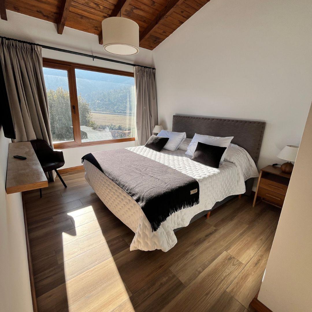 Casa Moderna de 3 Dormitorios con Vistas al Polo y Cerro Otto