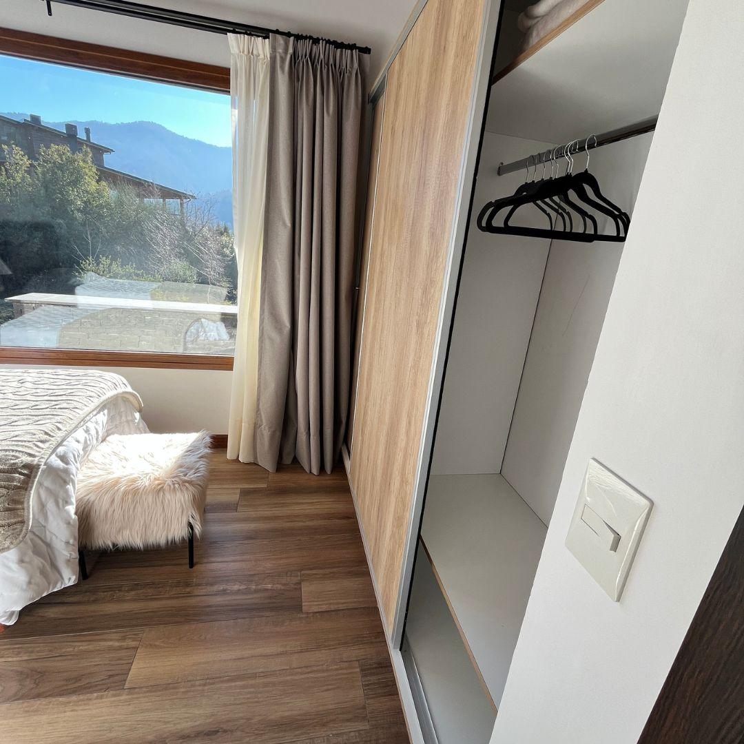 Casa Moderna de 3 Dormitorios con Vistas al Polo y Cerro Otto
