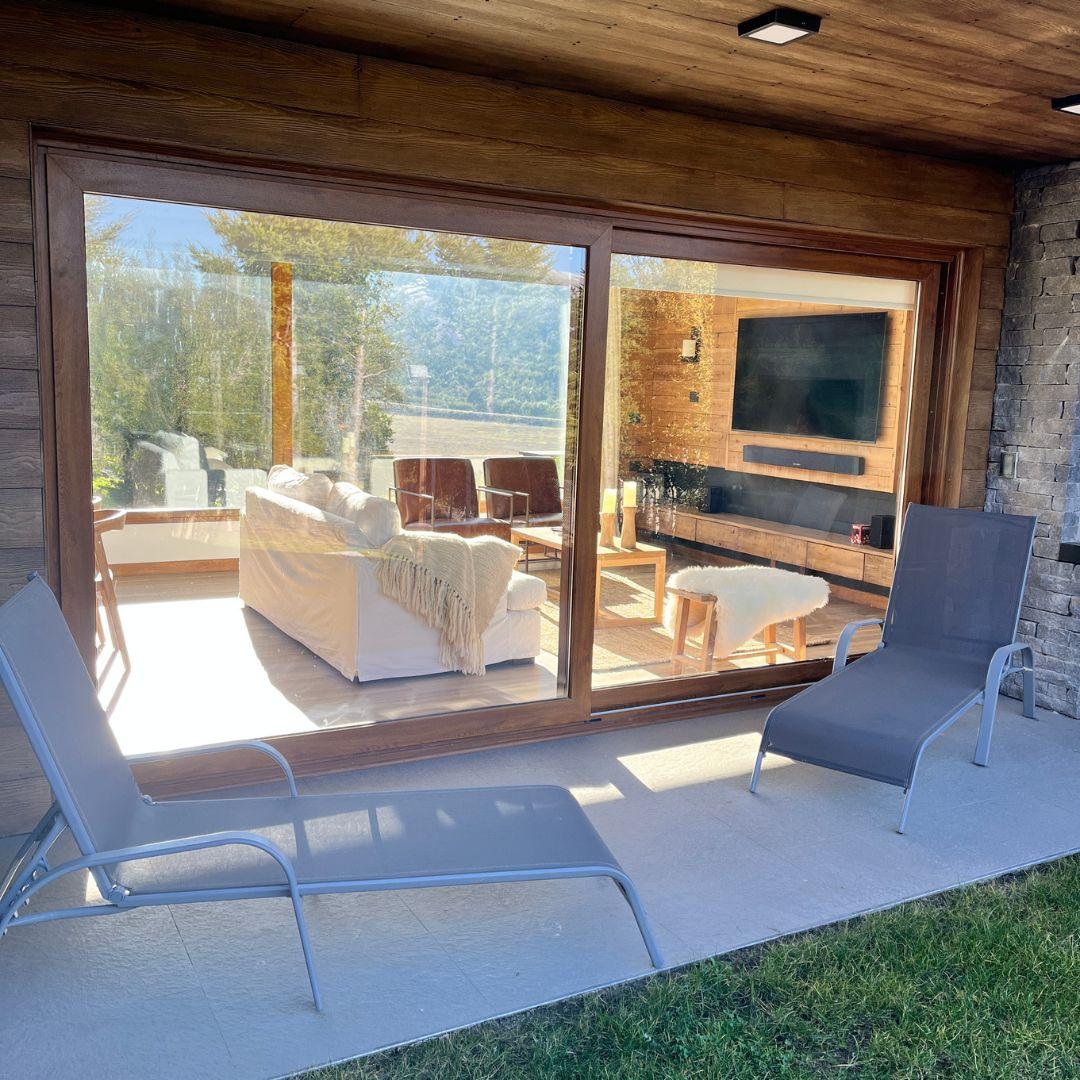 Casa Moderna de 3 Dormitorios con Vistas al Polo y Cerro Otto