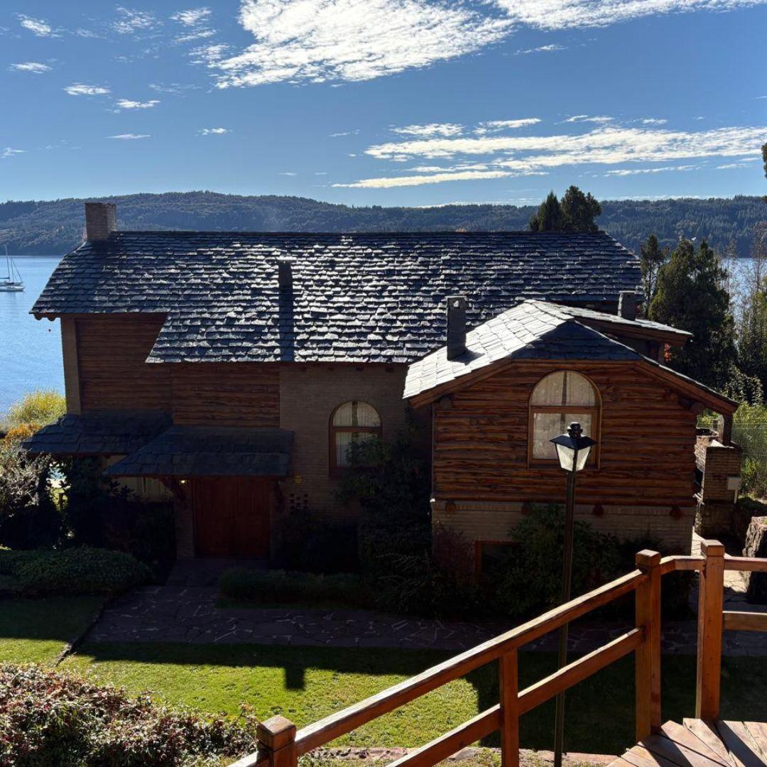 Residencia Premium con Costa de Lago, Piscina Climatizada y 3 Suites