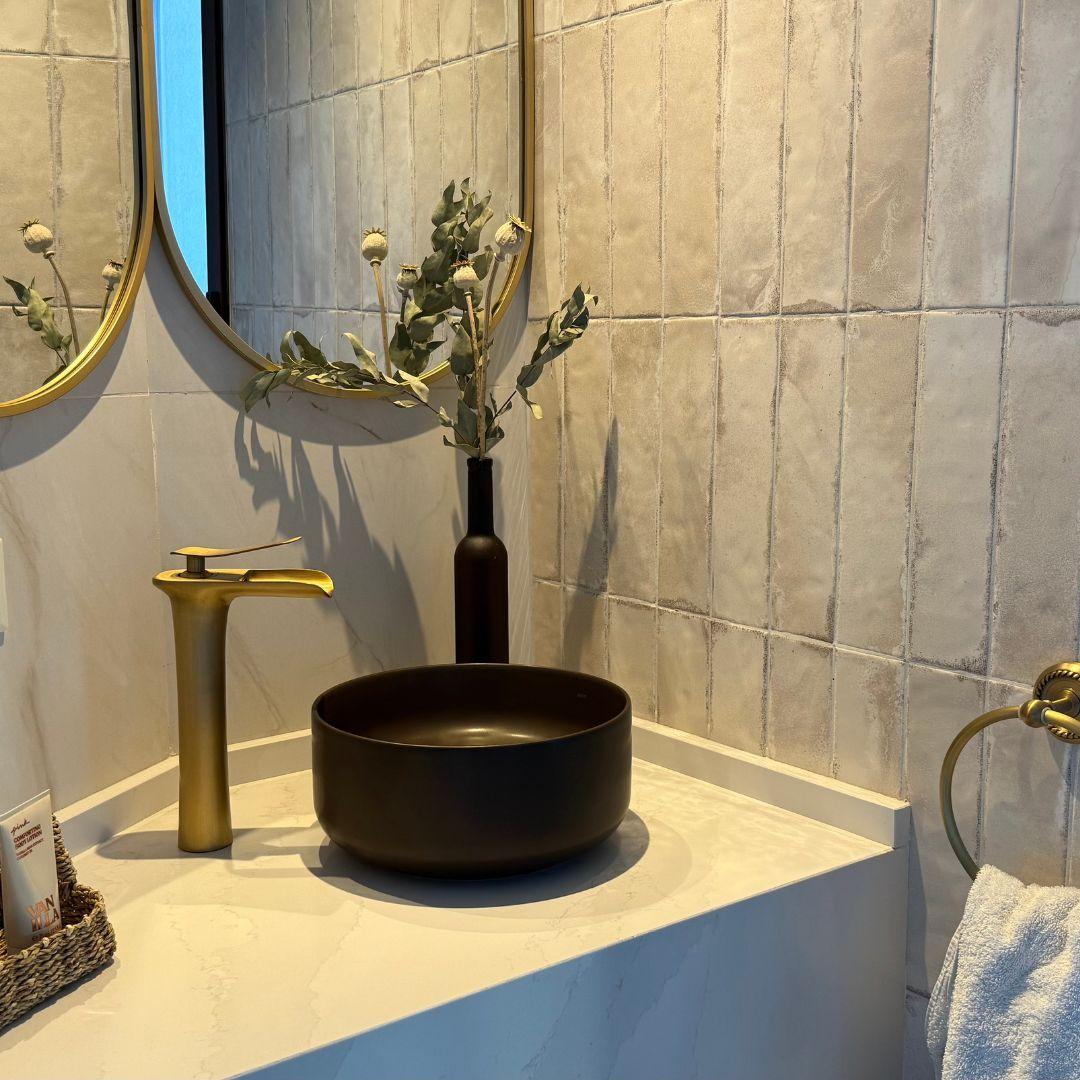 Residencia de 530 m² con Costa de Lago, Sauna y Amenities Exclusivos – Miralagos