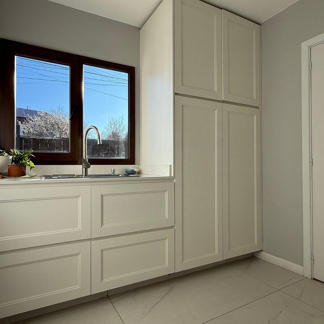 Residencia de 530 m² con Costa de Lago, Sauna y Amenities Exclusivos – Miralagos