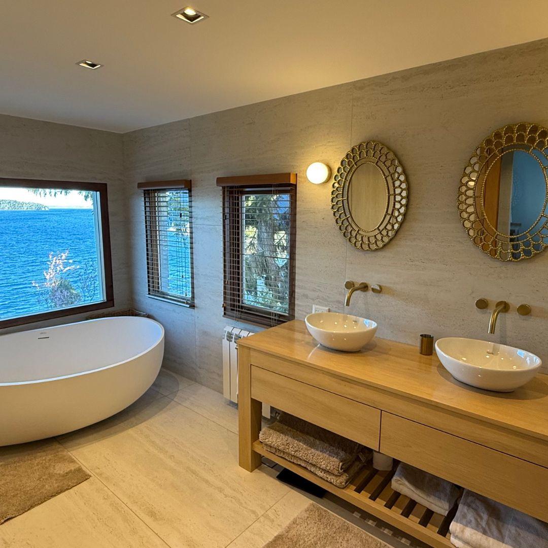 Residencia de 530 m² con Costa de Lago, Sauna y Amenities Exclusivos – Miralagos