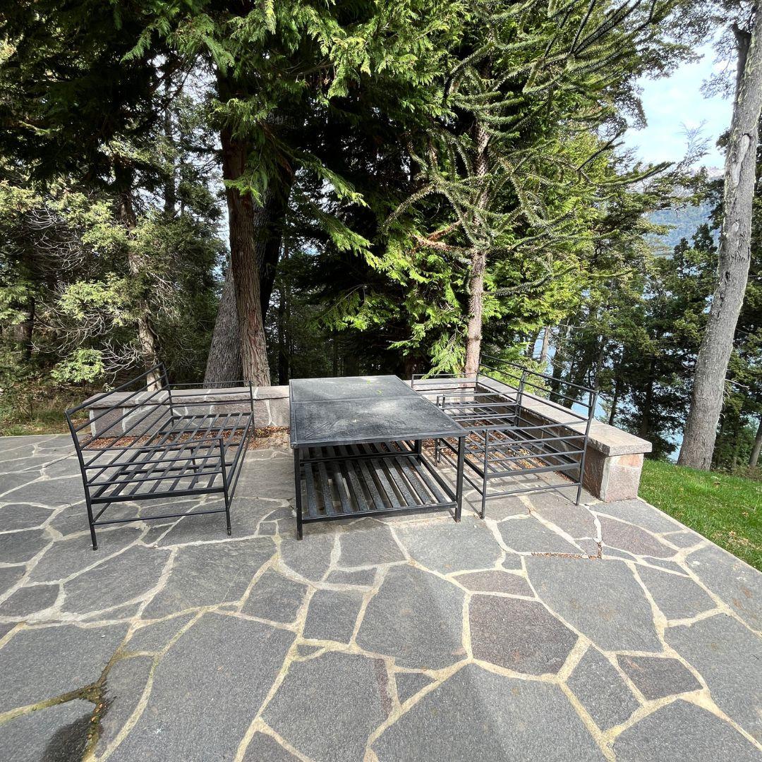 Residencia con Jacuzzi, Vista al Lago y Departamento de Huéspedes – Zona VIP Arelauquen