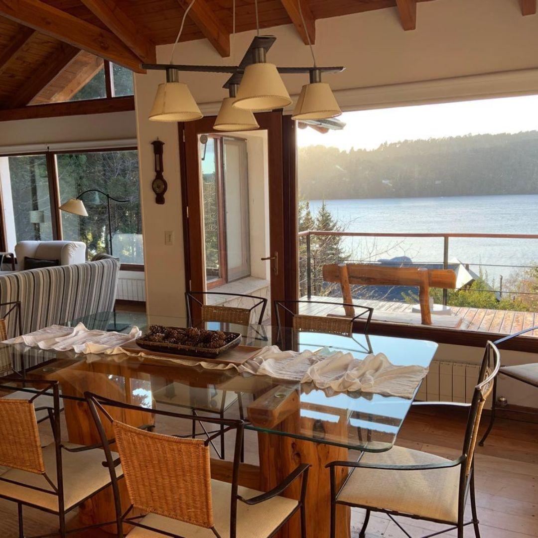 Residencia de Lujo con Costa de Lago, Spa Privado y Amarra Exclusiva – Barrio Cerrado
