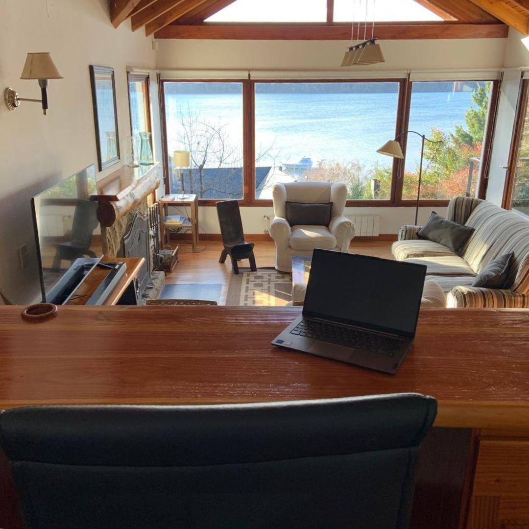 Residencia de Lujo con Costa de Lago, Spa Privado y Amarra Exclusiva – Barrio Cerrado