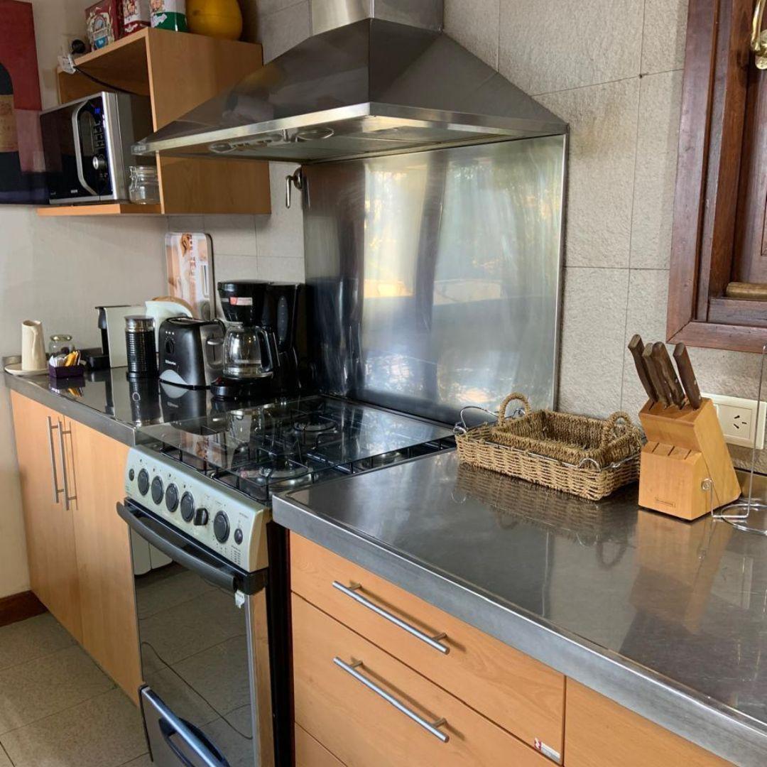 Residencia de Lujo con Costa de Lago, Spa Privado y Amarra Exclusiva – Barrio Cerrado