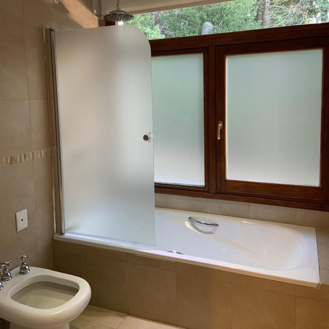 Residencia de Lujo con Costa de Lago, Spa Privado y Amarra Exclusiva – Barrio Cerrado