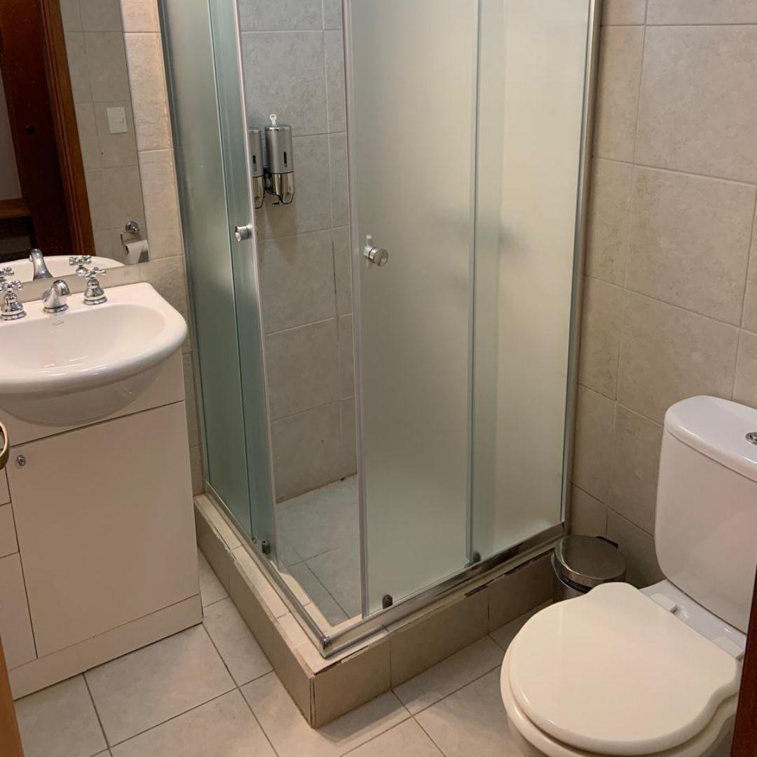 Residencia de Lujo con Costa de Lago, Spa Privado y Amarra Exclusiva – Barrio Cerrado