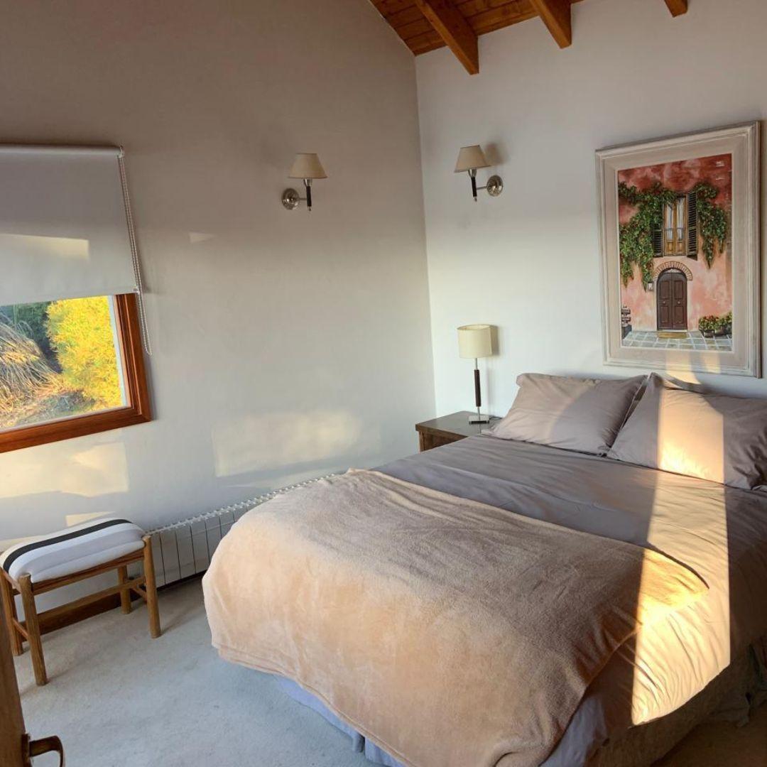 Residencia de Lujo con Costa de Lago, Spa Privado y Amarra Exclusiva – Barrio Cerrado