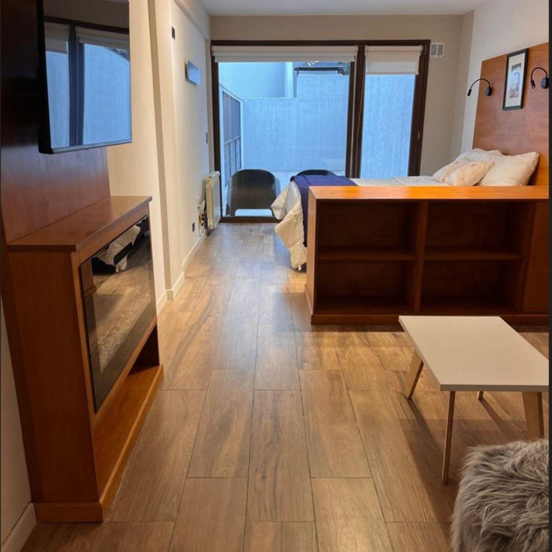 Exclusivo Departamento Monoambiente con Patio y Cochera – Edificio España Way