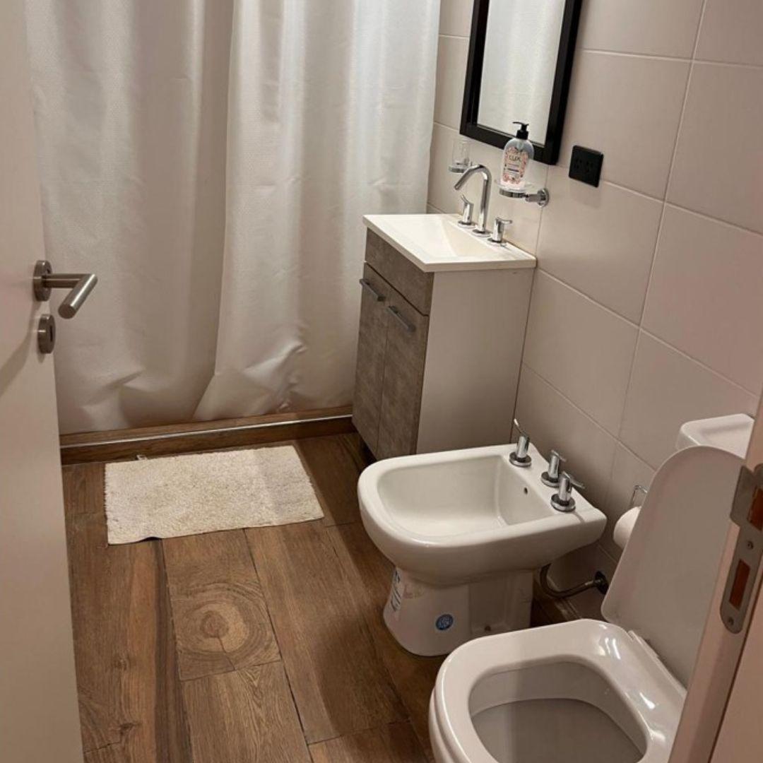 Exclusivo Departamento Monoambiente con Patio y Cochera – Edificio España Way