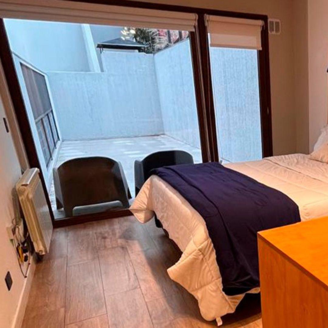Exclusivo Departamento Monoambiente con Patio y Cochera – Edificio España Way