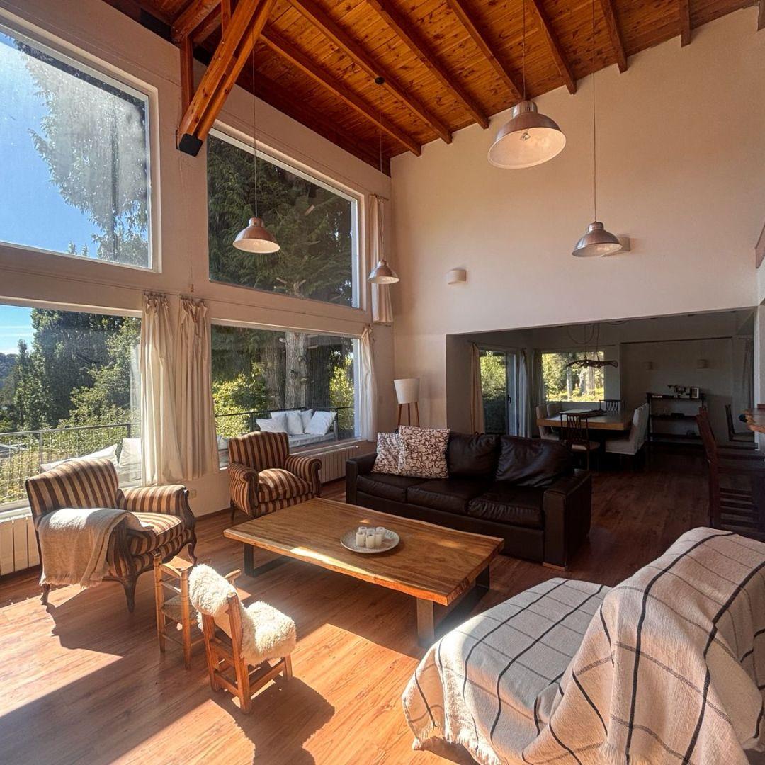 Residencia con 4 Suites, Muelle y Costa de Lago – Barrio Privado Valle Escondido