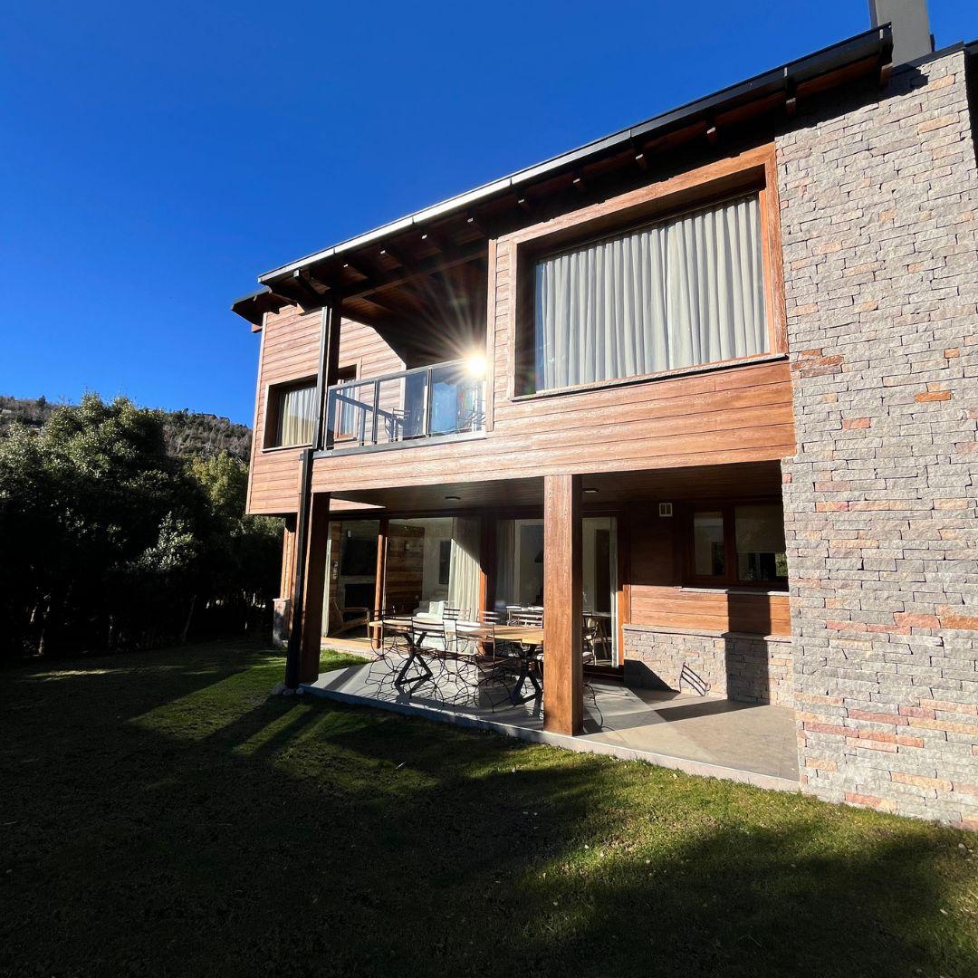 Departamento Tipo Casa con Jardín, Parrilla y Vistas Panorámicas – Arelauquen