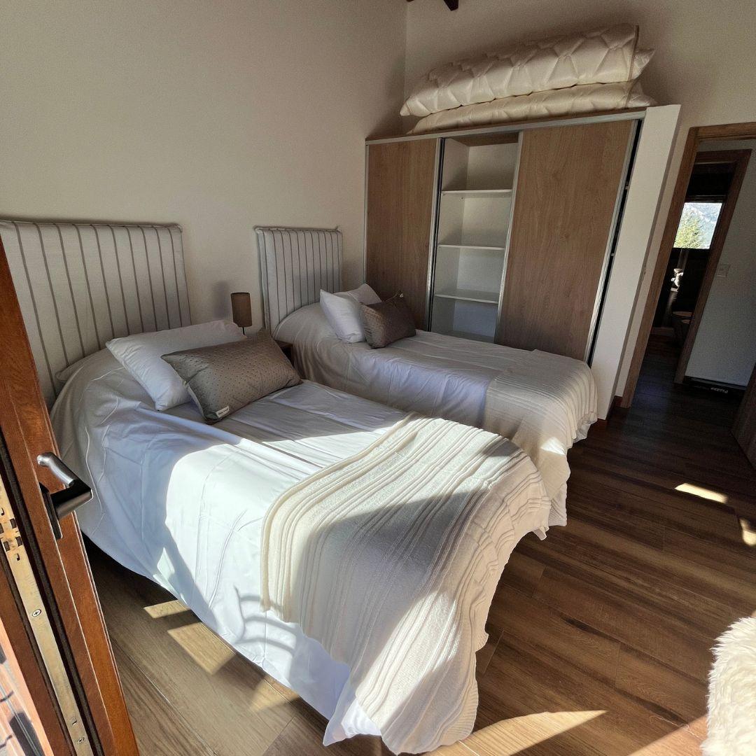 Departamento Tipo Casa con Jardín, Parrilla y Vistas Panorámicas – Arelauquen
