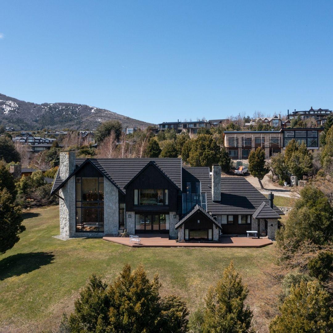 Residencia de Montaña con Vistas al Lago Gutiérrez y Cerro Catedral - Q19