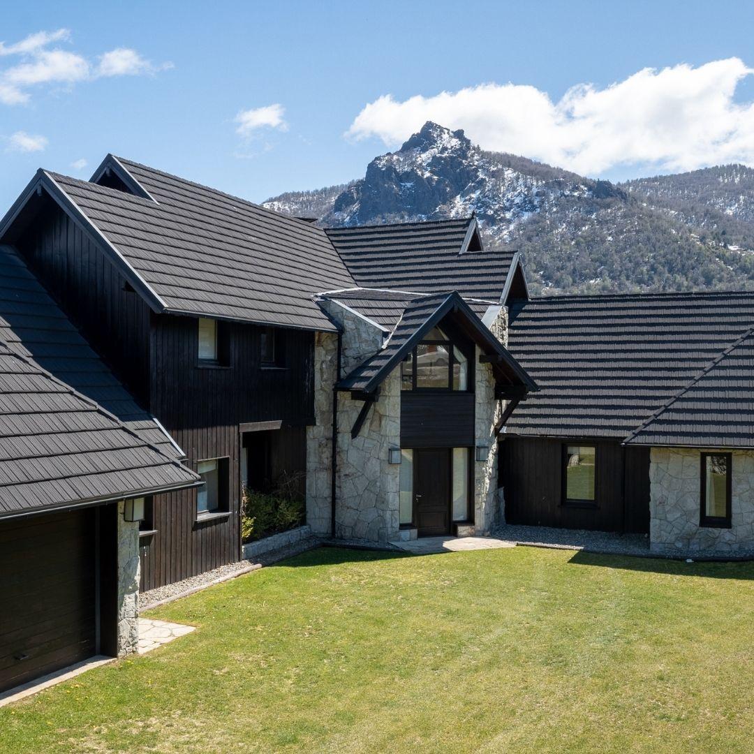 Residencia de Montaña con Vistas al Lago Gutiérrez y Cerro Catedral - Q19