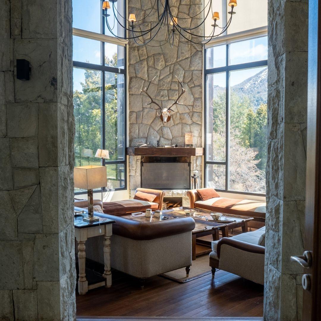 Residencia de Montaña con Vistas al Lago Gutiérrez y Cerro Catedral - Q19