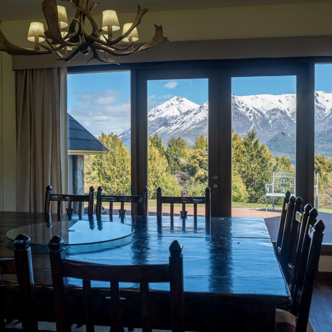 Residencia de Montaña con Vistas al Lago Gutiérrez y Cerro Catedral - Q19
