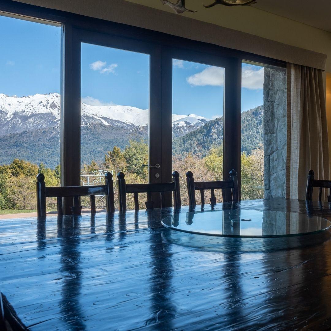 Residencia de Montaña con Vistas al Lago Gutiérrez y Cerro Catedral - Q19