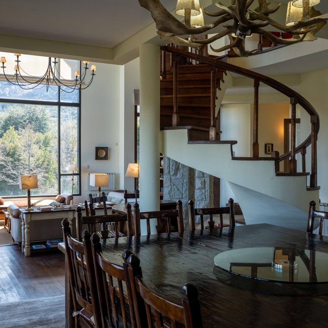 Residencia de Montaña con Vistas al Lago Gutiérrez y Cerro Catedral - Q19