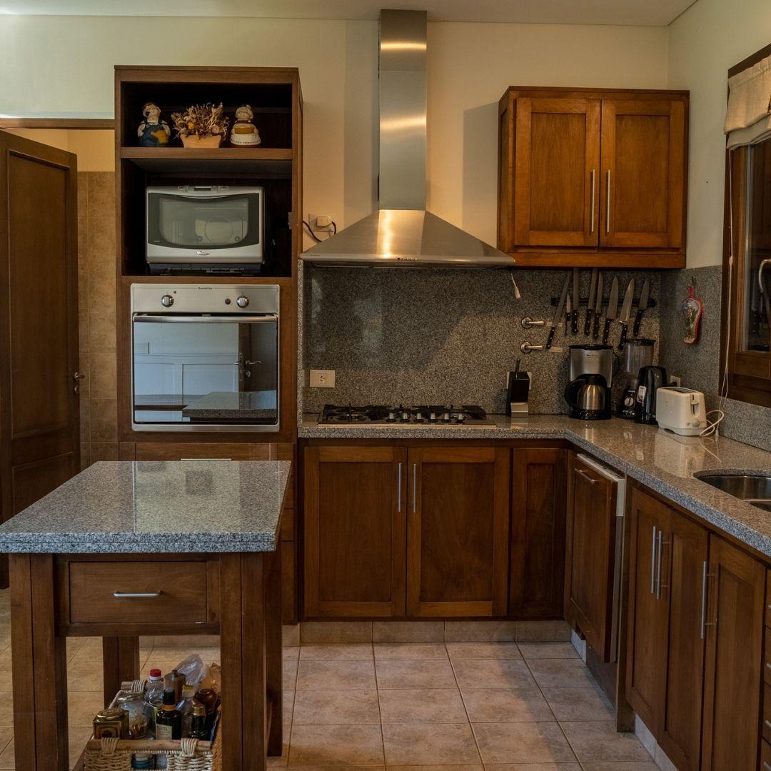 Residencia de Montaña con Vistas al Lago Gutiérrez y Cerro Catedral - Q19