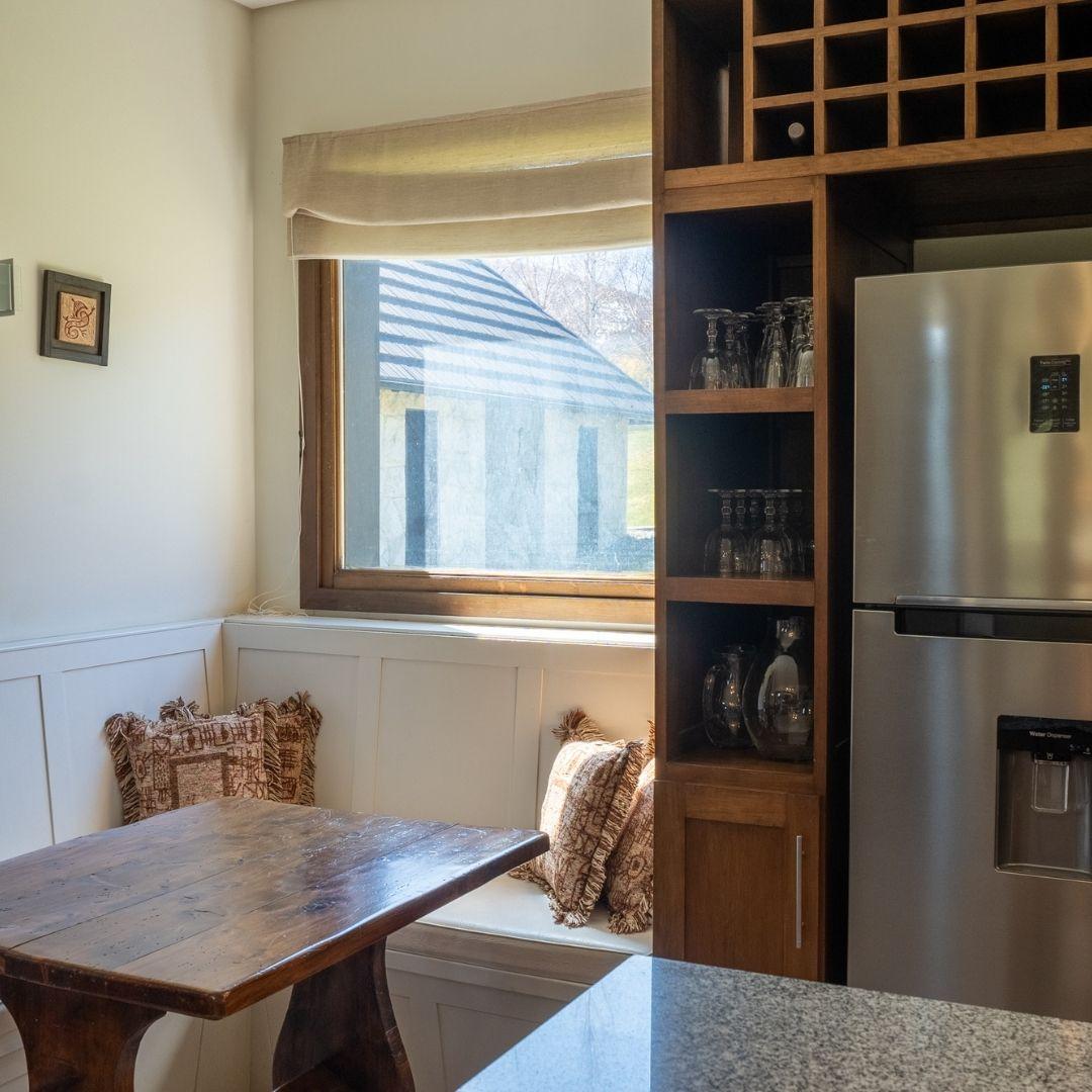 Residencia de Montaña con Vistas al Lago Gutiérrez y Cerro Catedral - Q19