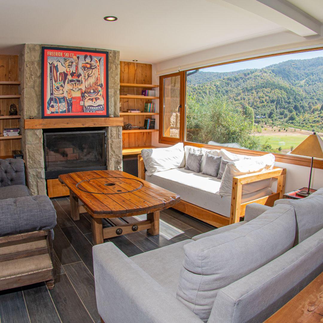 Cálida Residencia en Zona Polo con Vista al Cerro Otto – Arelauquen Golf & Country Club