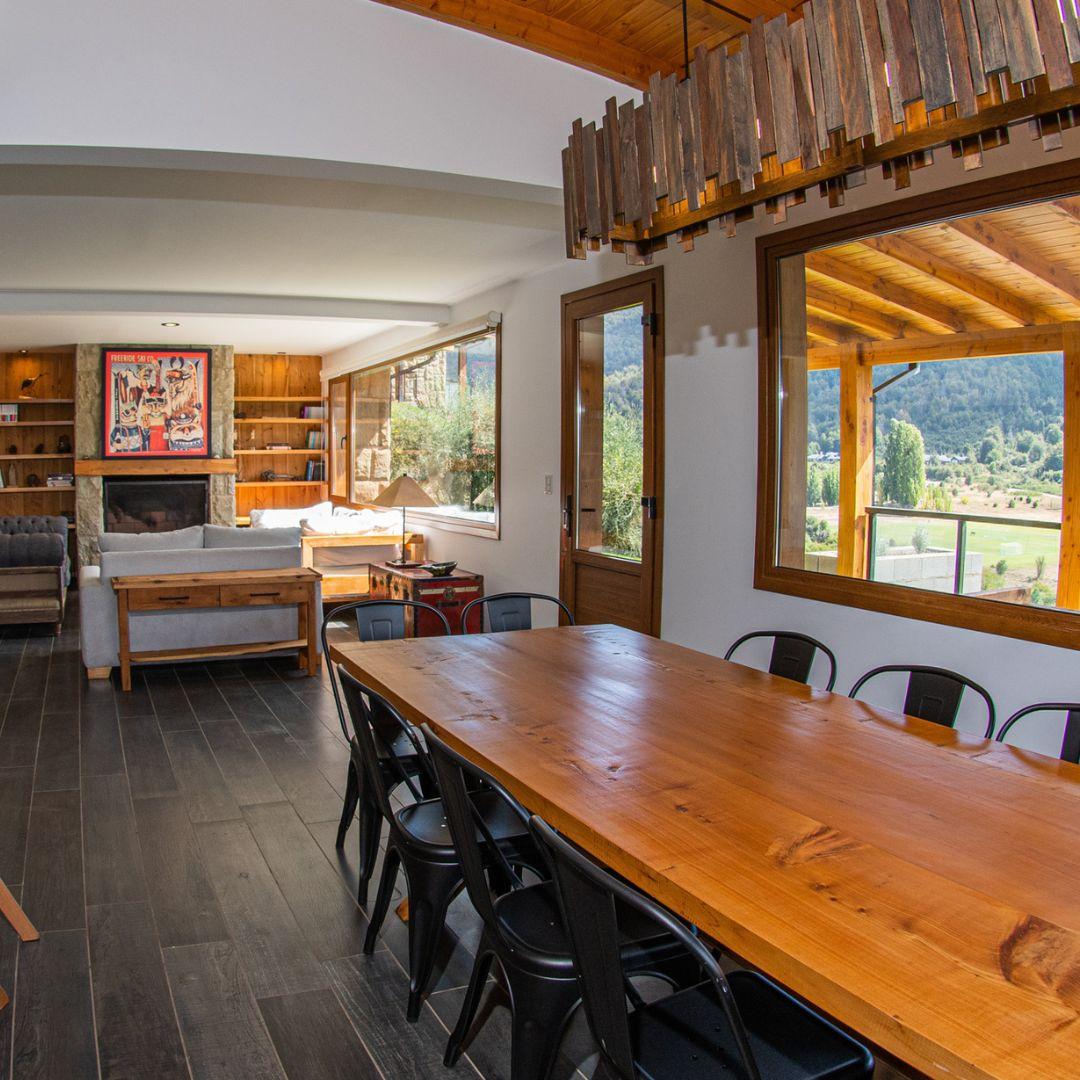 Cálida Residencia en Zona Polo con Vista al Cerro Otto – Arelauquen Golf & Country Club
