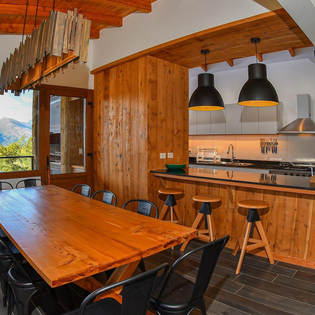 Cálida Residencia en Zona Polo con Vista al Cerro Otto – Arelauquen Golf & Country Club