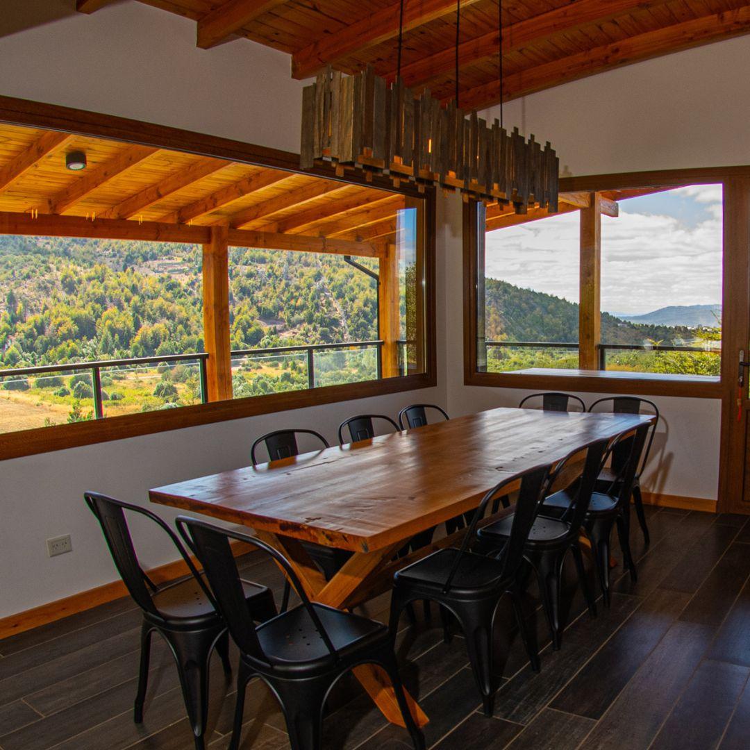Cálida Residencia en Zona Polo con Vista al Cerro Otto – Arelauquen Golf & Country Club