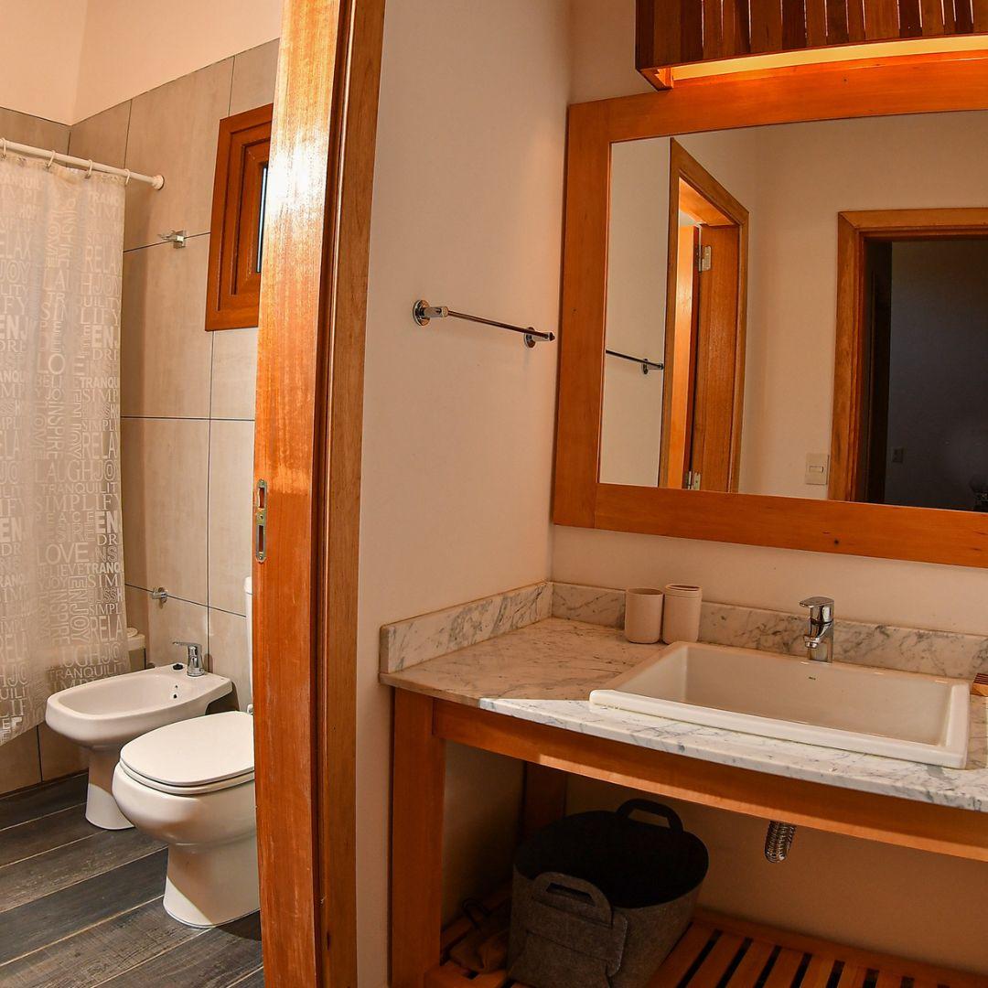 Cálida Residencia en Zona Polo con Vista al Cerro Otto – Arelauquen Golf & Country Club