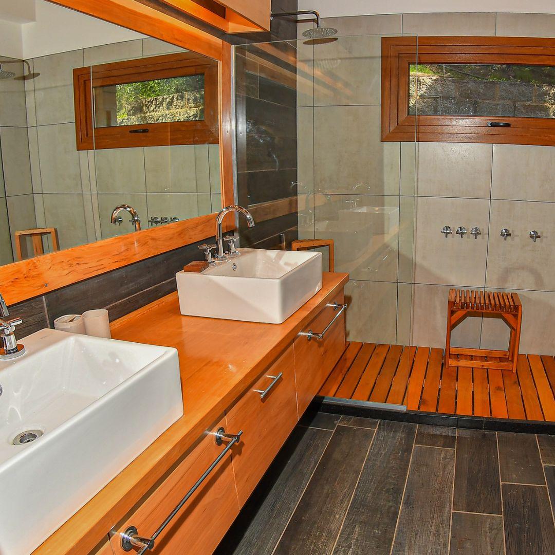 Cálida Residencia en Zona Polo con Vista al Cerro Otto – Arelauquen Golf & Country Club