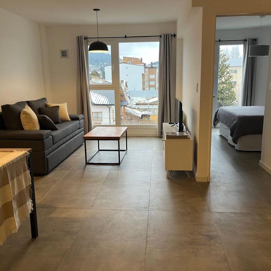 Departamento 2 Ambientes Amoblado con Cochera en Pleno Centro – San Carlos de Bariloche