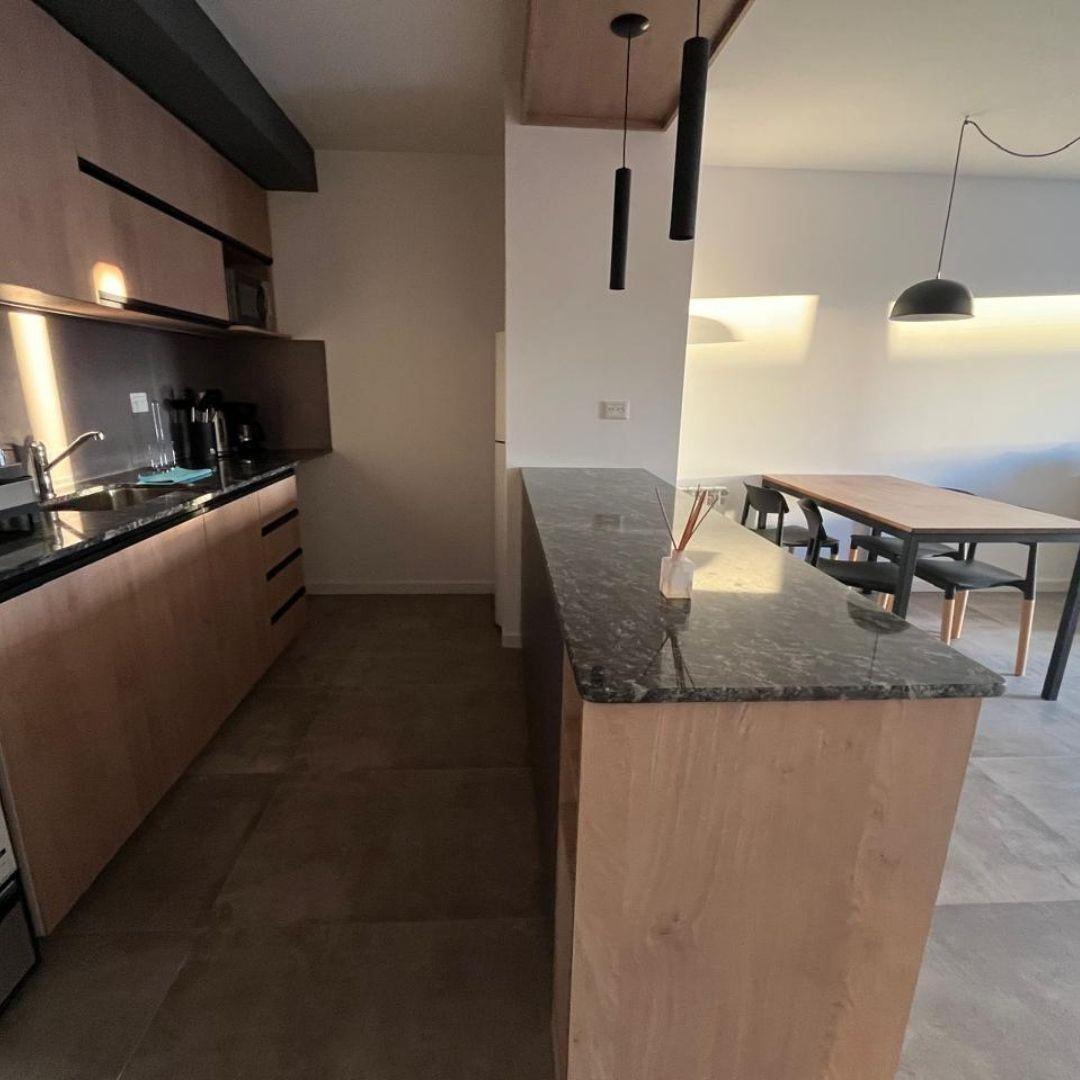 Departamento 2 Ambientes Amoblado con Cochera en Pleno Centro – San Carlos de Bariloche