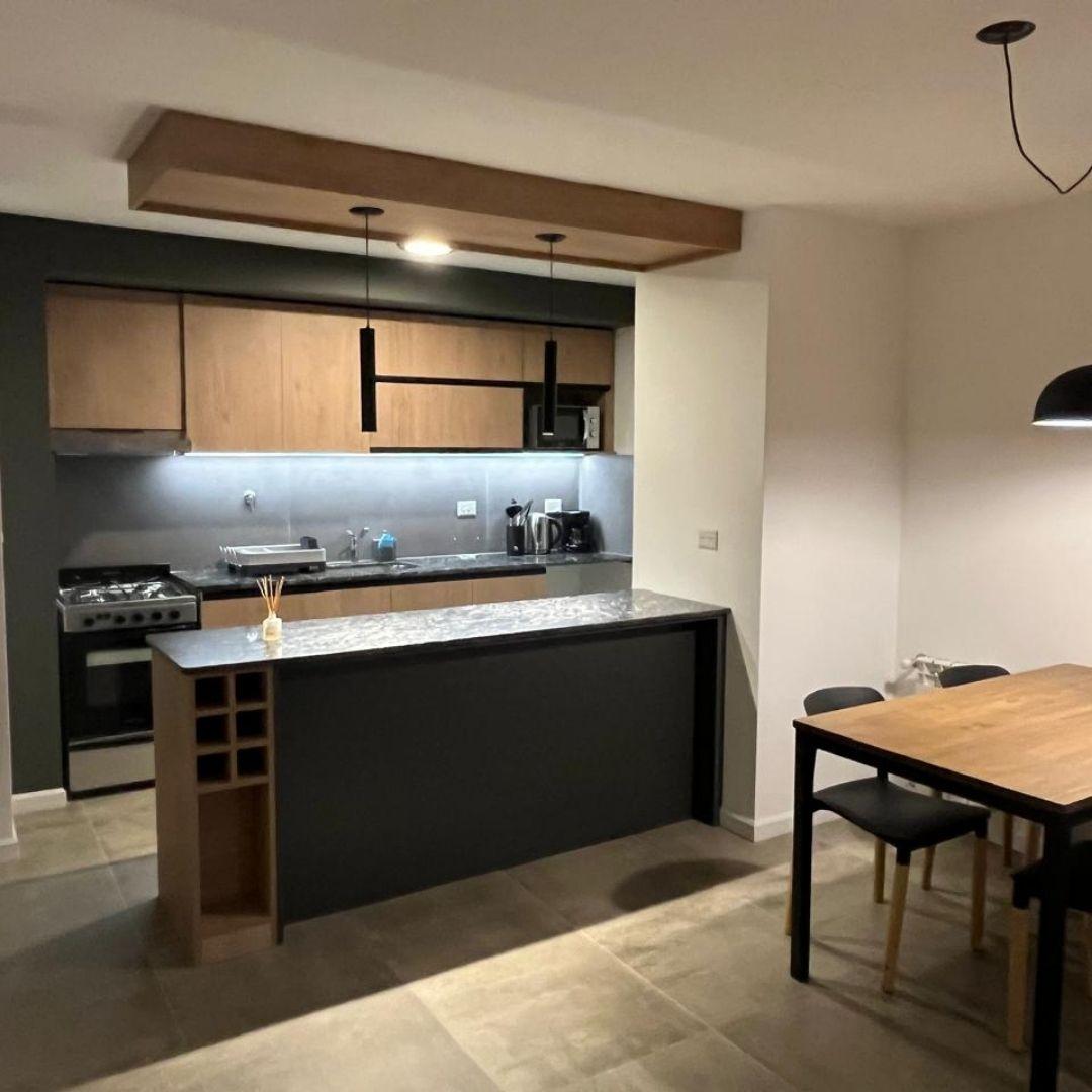 Departamento 2 Ambientes Amoblado con Cochera en Pleno Centro – San Carlos de Bariloche