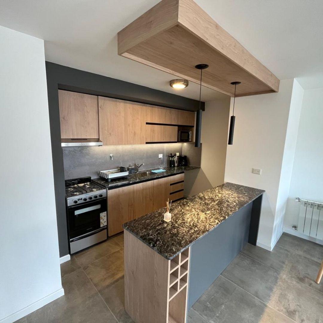 Departamento 2 Ambientes Amoblado con Cochera en Pleno Centro – San Carlos de Bariloche